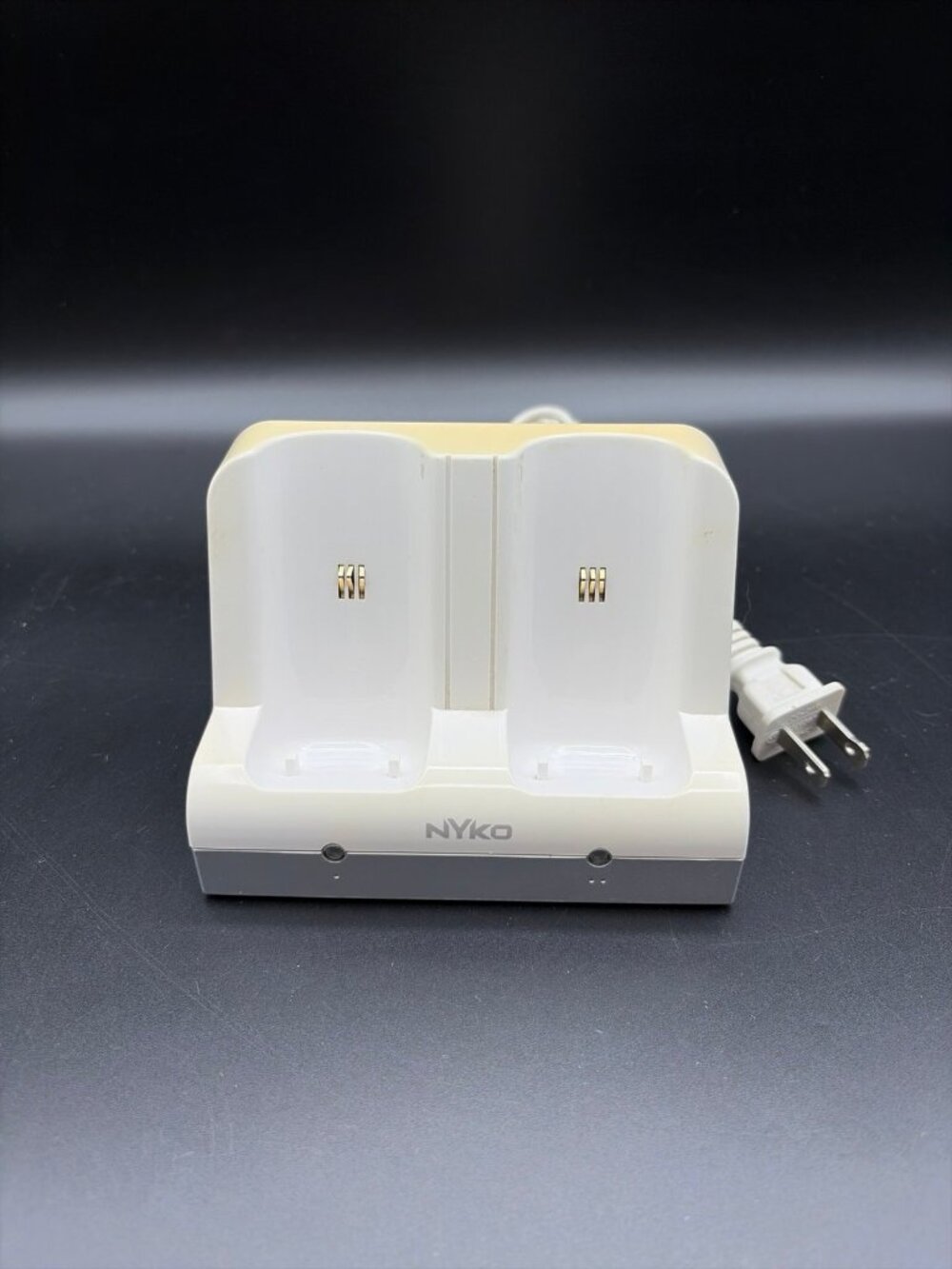 Nyko Charge Station 87000-A50 Nintendo Wii Remote Controllers Base Only Tested